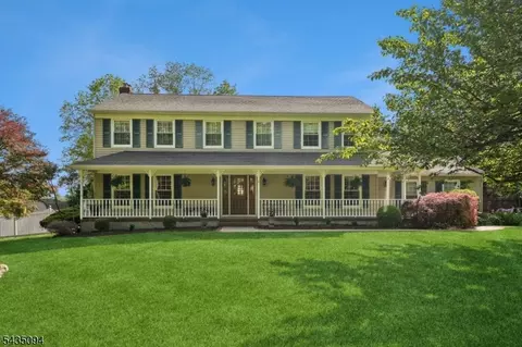 4 Amherst Dr, Long Valley, NJ 07853