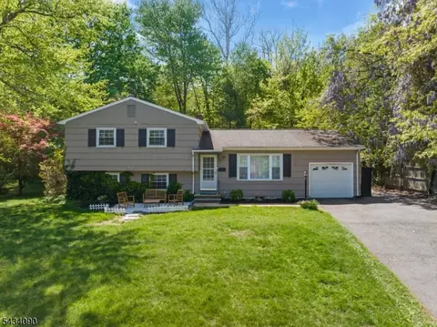 28 Ethan Dr, New Providence, NJ 07974