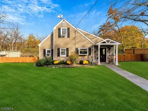 2 Sloan Ln, Lebanon, NJ 08833