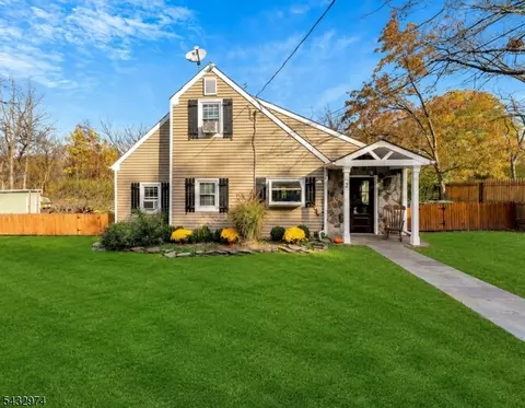 2 Sloan Ln, Lebanon, NJ 08833