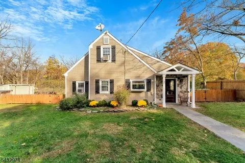 2 Sloan Ln, Lebanon, NJ 08833