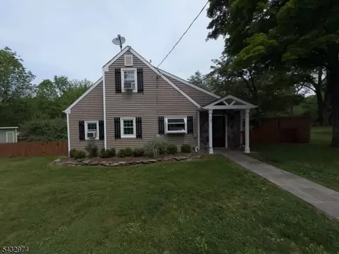 2 Sloan Ln, Lebanon, NJ 08833