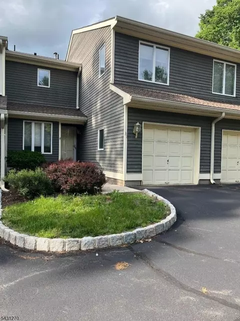 31 Greenbriar Ln, Annandale, NJ 08801
