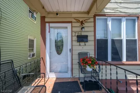 724 W Front St, Plainfield, NJ 07060 photo 2