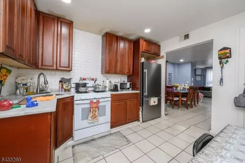 724 W Front St, Plainfield, NJ 07060 photo 9