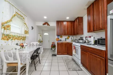 724 W Front St, Plainfield, NJ 07060 photo 7