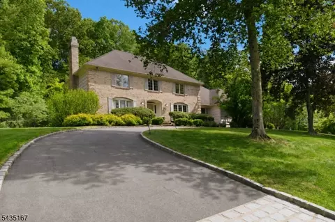 31 Laura Ln, Morristown, NJ 07960