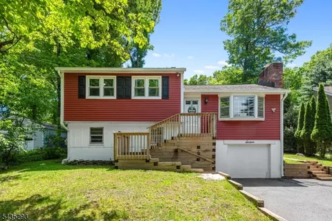 16 Sioux Trl, Denville, NJ 07834
