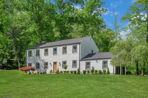 47 Fieldstone Dr, Morristown, NJ 07960