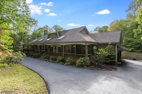 42 Cliffwood Rd, Chester, NJ 07930