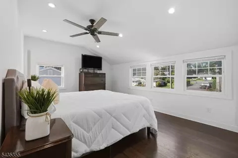 Bedroom - 35 Stuart St, Waldwick, NJ 07463 photo 1 of 4