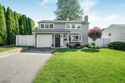 35 Stuart St, Waldwick, NJ 07463