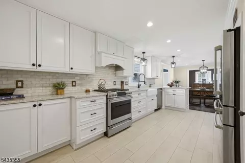 Kitchen - 35 Stuart St, Waldwick, NJ 07463 photo 4 of 4