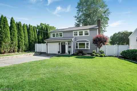 Exterior - 35 Stuart St, Waldwick, NJ 07463 photo 2 of 3