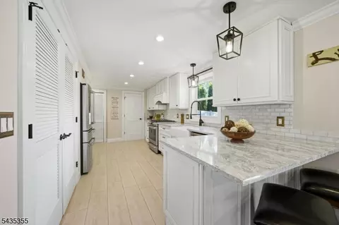 Kitchen - 35 Stuart St, Waldwick, NJ 07463 photo 1 of 4