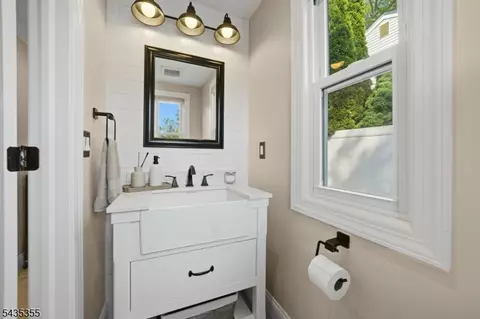 Bath - 35 Stuart St, Waldwick, NJ 07463 photo 1 of 2