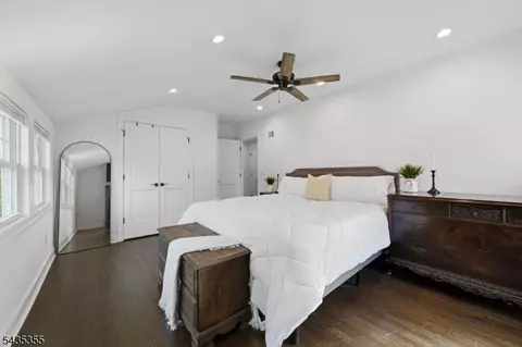 Bedroom - 35 Stuart St, Waldwick, NJ 07463 photo 2 of 4