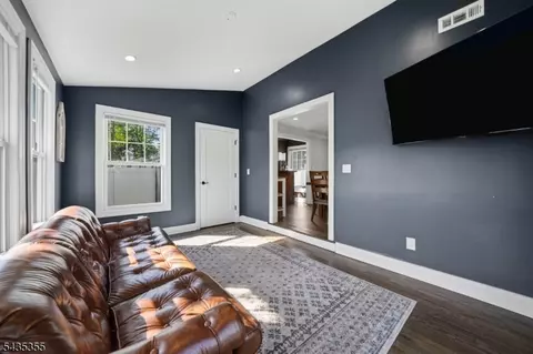 Entry Way - 35 Stuart St, Waldwick, NJ 07463 photo 3 of 4