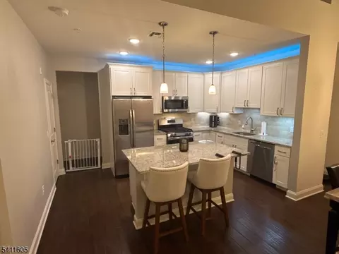 Kitchen - 36 Elston Ct, Haskell, NJ 07420 photo 3 of 4