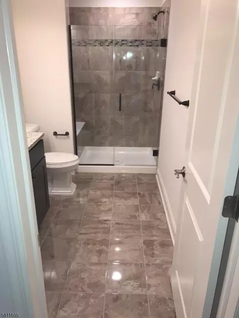 Bath - 36 Elston Ct, Haskell, NJ 07420 photo 2 of 4