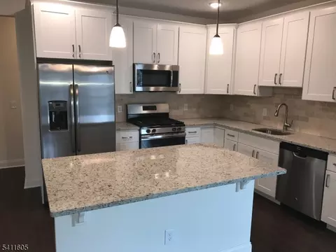 Kitchen - 36 Elston Ct, Haskell, NJ 07420 photo 4 of 4