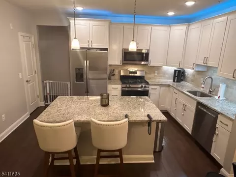 Kitchen - 36 Elston Ct, Haskell, NJ 07420 photo 2 of 4