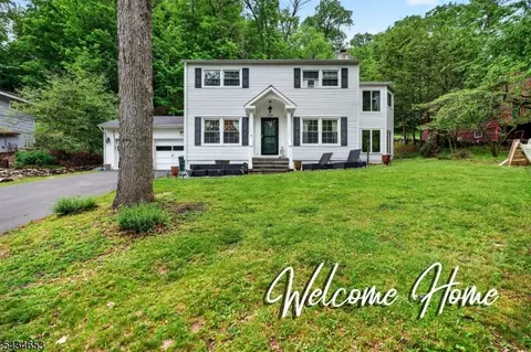 719 W Shore Trl, Sparta, NJ 07871
