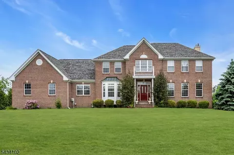 27 Music Mountain Blvd, Lambertville, NJ 08530