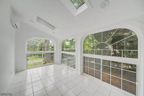 433 Louisa Ave, Wyckoff, NJ 07481