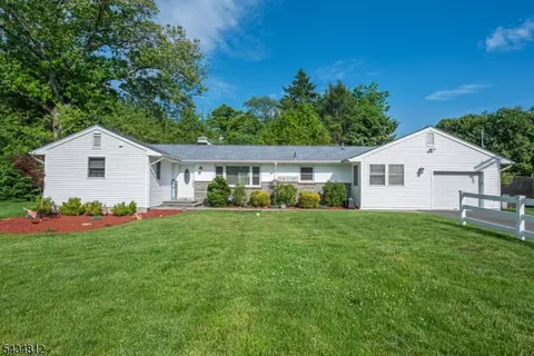 11 Hunters Ln, Sparta, NJ 07871