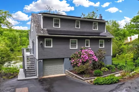 40 Poplar Grove Ter, West Milford, NJ 07480