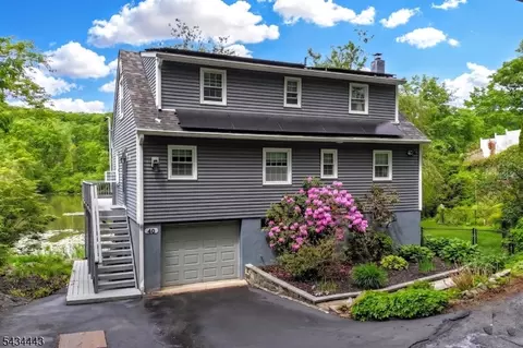 40 Poplar Grove Ter, West Milford, NJ 07480