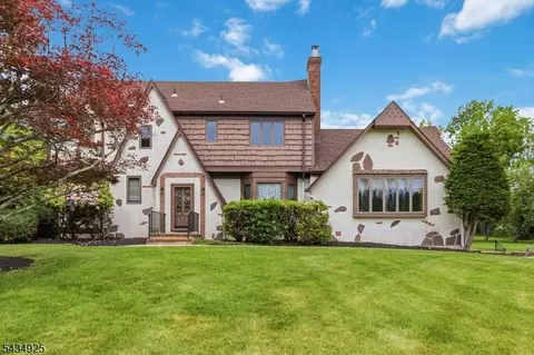 5 Twin Brooks Trl, Chester, NJ 07930