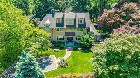 74 Ball Rd, Mountain Lakes, NJ 07046
