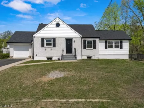 29 Stansfield Pl, North Haledon, NJ 07508