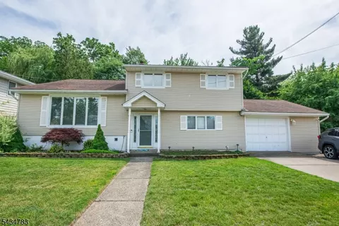 319 Winifred Dr, Totowa, NJ 07512