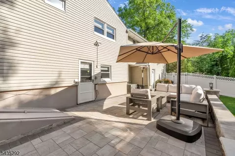 Exterior - 31 Monhegan Ave, Wayne, NJ 07470 photo 5 of 9