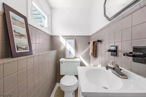 Bath - 31 Monhegan Ave, Wayne, NJ 07470 photo 6 of 6