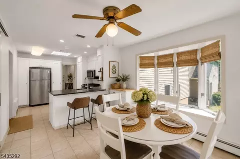 Dining - 31 Monhegan Ave, Wayne, NJ 07470 photo 2 of 4
