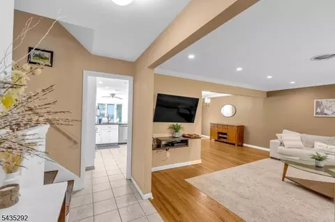 31 Monhegan Ave, Wayne, NJ 07470 photo 21