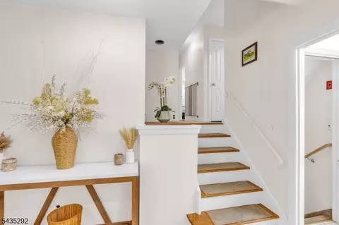 Entry Way - 31 Monhegan Ave, Wayne, NJ 07470 photo 2 of 3