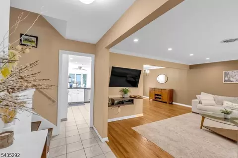 Entry Way - 31 Monhegan Ave, Wayne, NJ 07470 photo 1 of 3