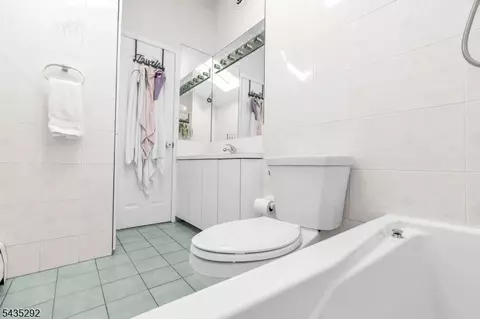 Bath - 31 Monhegan Ave, Wayne, NJ 07470 photo 1 of 6
