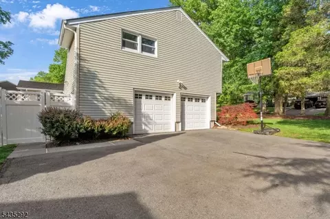 31 Monhegan Ave, Wayne, NJ 07470 photo 5