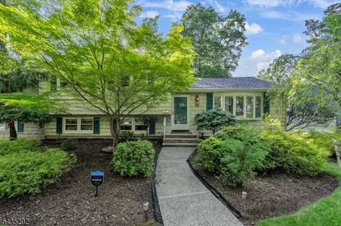 31 Monhegan Ave, Wayne, NJ 07470 photo 2