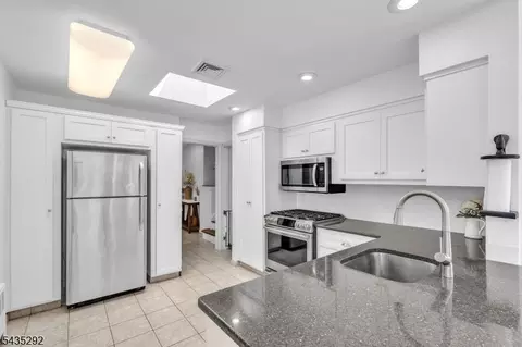 31 Monhegan Ave, Wayne, NJ 07470 photo 16