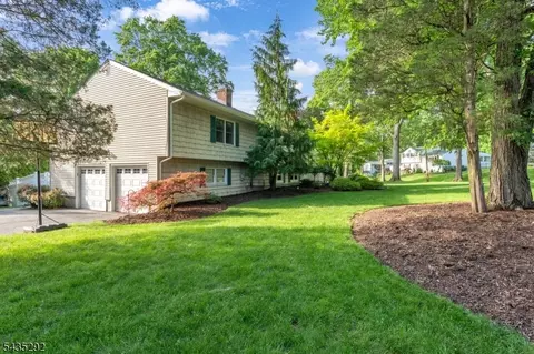 31 Monhegan Ave, Wayne, NJ 07470 photo 4