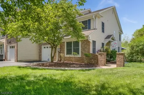 34 Pond Ridge Dr, Clinton, NJ 08809