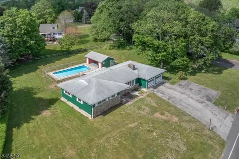 7 Mosle Rd, Gladstone, NJ 07934