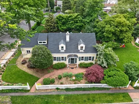 8 Normandie Pl, Cranford, NJ 07016